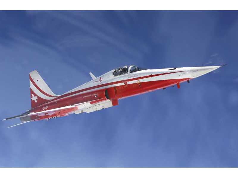 F-5E Tigher ll Patrouille Suisse - image 1