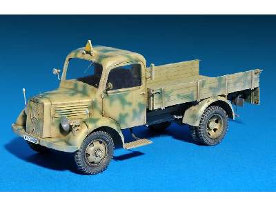 Mercedes-Benz 1500A Cargo Truck w/figures - image 4