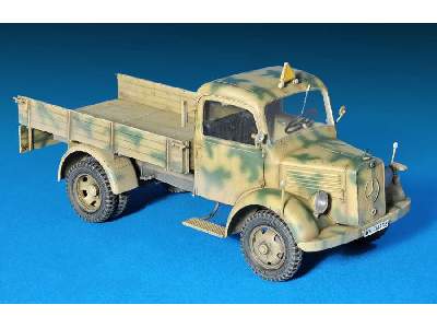 Mercedes-Benz 1500A Cargo Truck w/figures - image 5