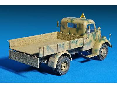 Mercedes-Benz 1500A Cargo Truck w/figures - image 6