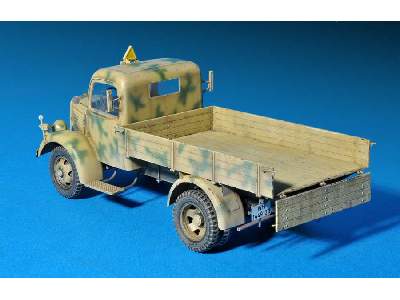 Mercedes-Benz 1500A Cargo Truck w/figures - image 7