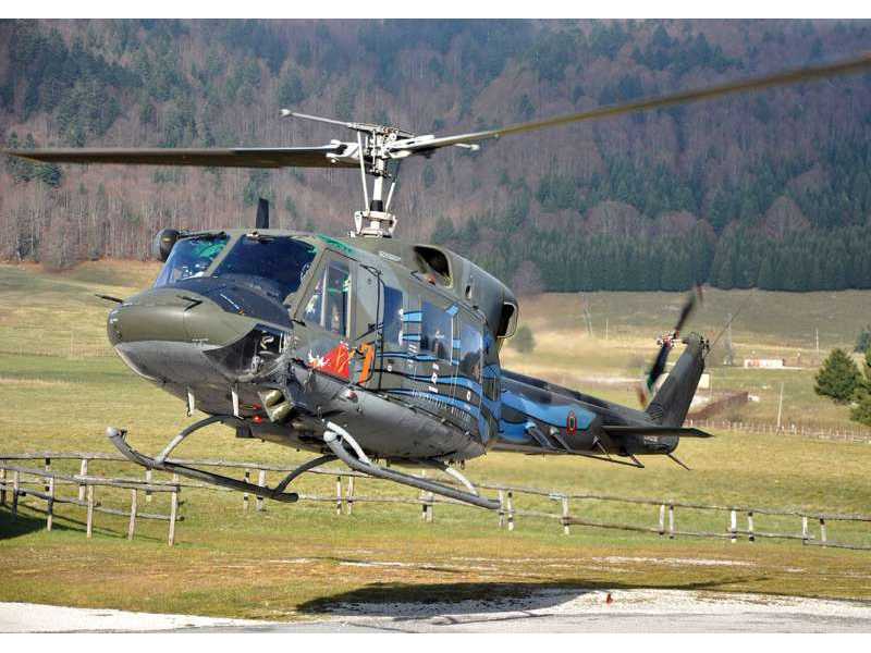 Bell AB 212/UH-1N - image 1