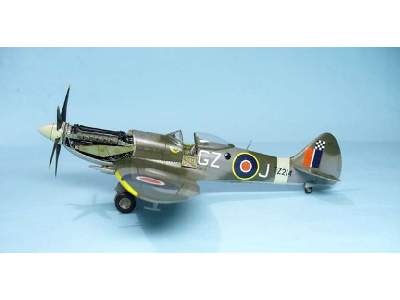 Supermarine Spitfire Mk.XVIII - British fighter - image 6