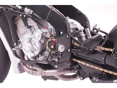 Yamaha YZR-M1 50th Anniversary - U.S. Inter-coloring Edition - image 7