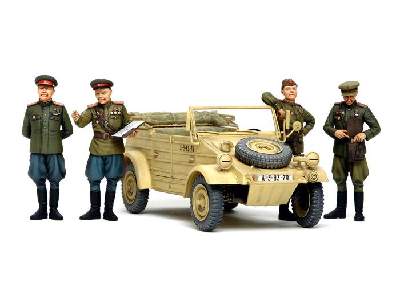 Soviet Commanders/Staff Car - w/4 Figures - image 1