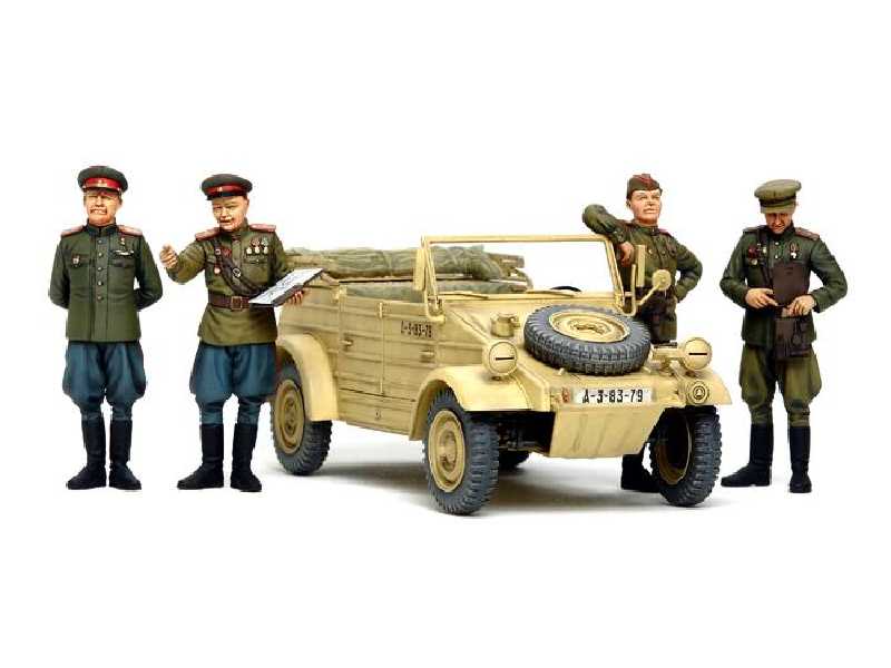 Soviet Commanders/Staff Car - w/4 Figures - image 1