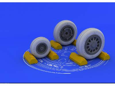 F-117A wheels 1/32 - Trumpeter - image 2