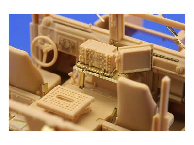 M-1151 EAC interior 1/35 - Academy Minicraft - image 4