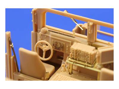 M-1151 EAC interior 1/35 - Academy Minicraft - image 5