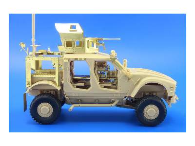 M-ATV MRAP interior 1/35 - Kinetic - image 11