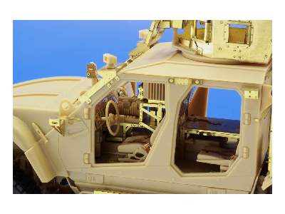 M-ATV MRAP interior 1/35 - Kinetic - image 13