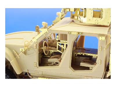 M-ATV MRAP exterior 1/35 - Kinetic - image 13