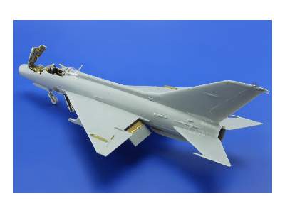 MiG-21F-13 exterior 1/48 - Trumpeter - image 12