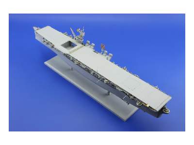 USS CVL-22 Independence 1/350 - Dragon - image 4