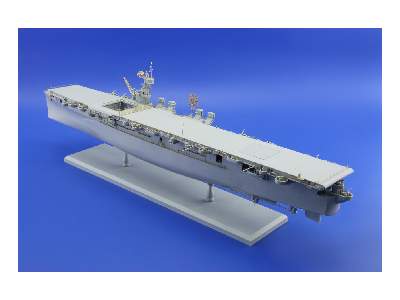 USS CVL-22 Independence 1/350 - Dragon - image 5