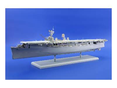 USS CVL-22 Independence 1/350 - Dragon - image 6