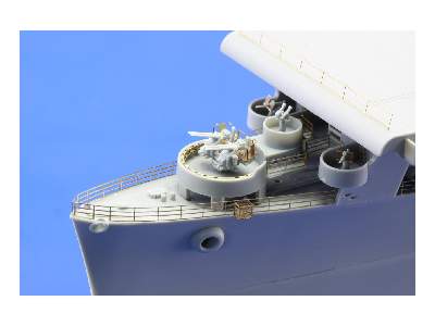 USS CVL-22 Independence 1/350 - Dragon - image 7