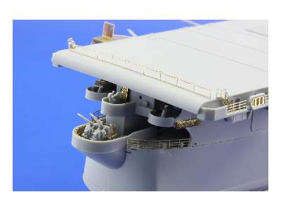 USS CVL-22 Independence 1/350 - Dragon - image 11