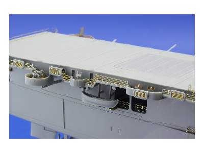 USS CVL-22 Independence 1/350 - Dragon - image 12