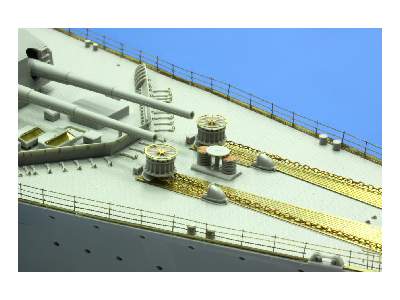 Bismarck part 2 - front area 1/200 - Trumpeter - image 3