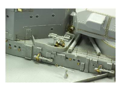 Bismarck part 2 - front area 1/200 - Trumpeter - image 5