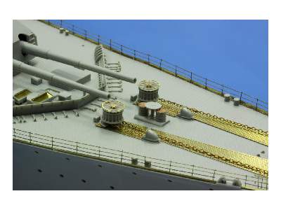 Bismarck part 3 - chain bar railings 1/200 - Trumpeter - image 4
