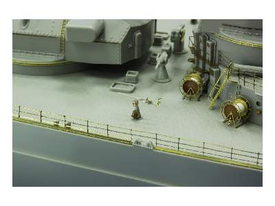 Bismarck part 3 - chain bar railings 1/200 - Trumpeter - image 6