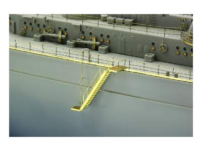 Bismarck part 3 - chain bar railings 1/200 - Trumpeter - image 7