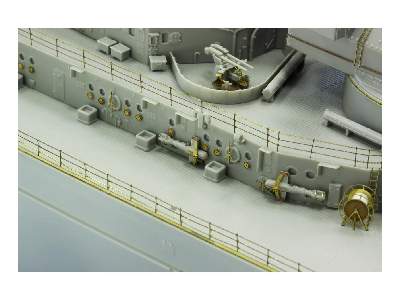 Bismarck part 3 - chain bar railings 1/200 - Trumpeter - image 11