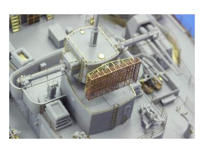 Bismarck part 5 - rear area 1/200 - Trumpeter - image 10