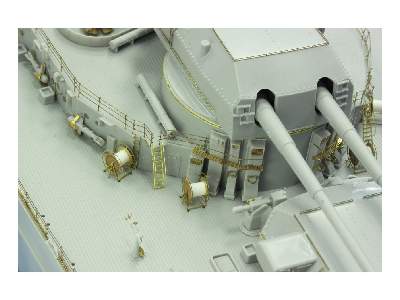 Bismarck part 5 - rear area 1/200 - Trumpeter - image 12