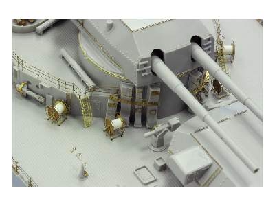 Bismarck part 5 - rear area 1/200 - Trumpeter - image 14