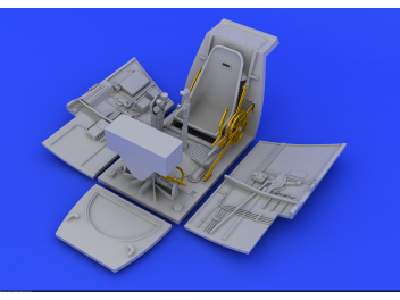 Bf 109E cockpit and radio compartment 1/48 - Eduard - image 1