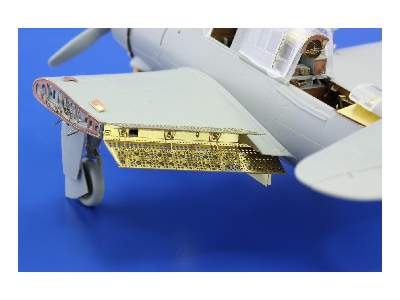 SB2C landing flaps 1/72 - Cyber Hobby - image 4