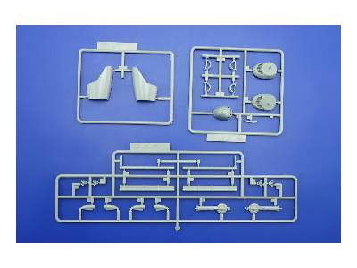 Pacific Lightnings 1/48 - image 13