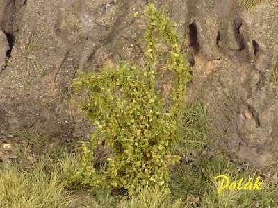 High bushes - Medium leaves - green light - image 1