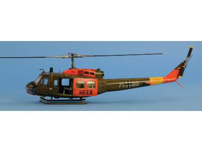 UH-1D Iroquois - image 4