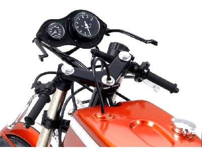 Honda CB750 Racing - image 3