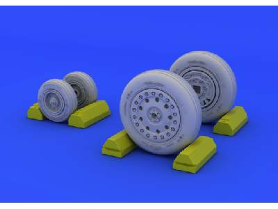 F-4B/ N wheels 1/48 - Academy Minicraft - image 1