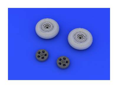 Spitfire wheels - 5 spoke,  smooth tire 1/48 - Eduard - image 4