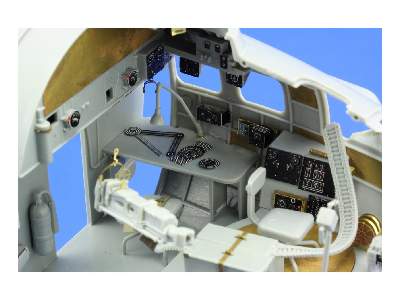 B-17G front interior S. A. 1/32 - Hk Models - image 5