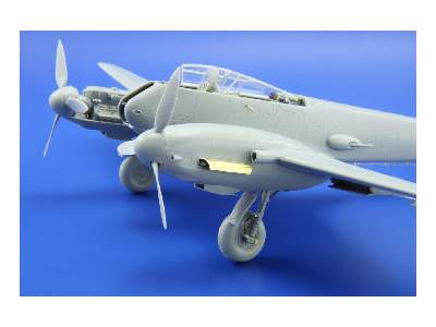 Me 410B-2/ U-4 engine 1/48 - Meng - image 6