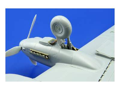 Me 410B-2/ U-4 engine 1/48 - Meng - image 9