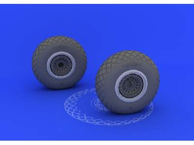 B-17 wheels 1/32 - Hk Models - image 1