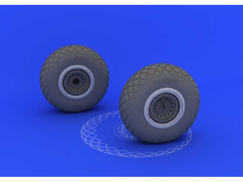 B-17 wheels 1/32 - Hk Models - image 1