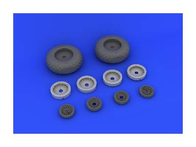 B-17 wheels 1/32 - Hk Models - image 5