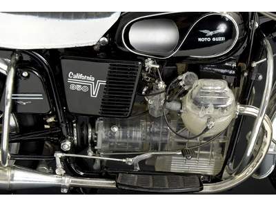 Moto Guzzi V850 California - image 9