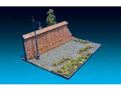 Diorama w/Brick Wall - image 6