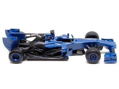 Red Bull Racing Renault RB6 - image 6