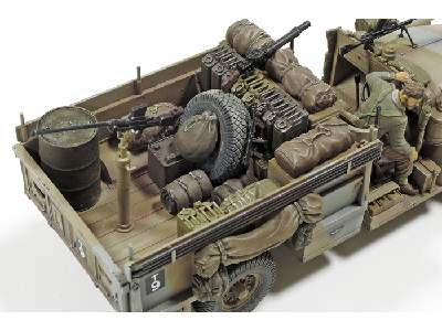 British LRDG Command Car - North Africa (w/7 Figures) - image 2